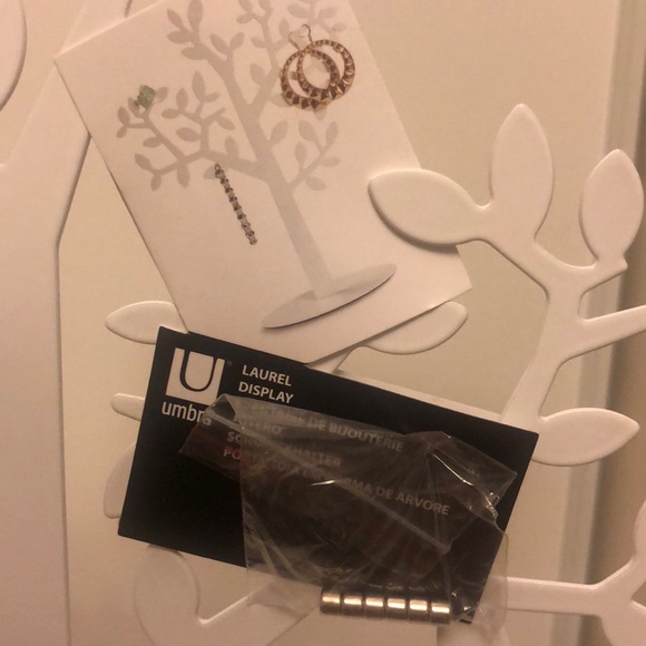 Umbra Laurel Tree Display - Picture 2 of 4